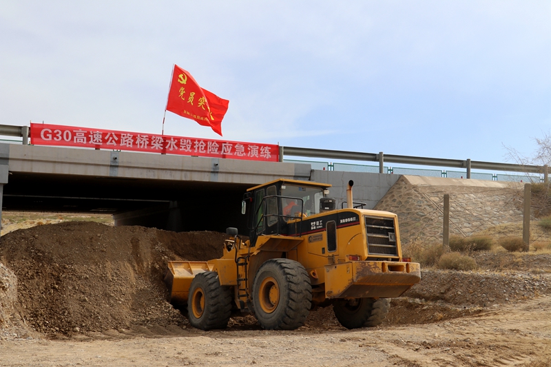 1619706955704314.jpg 机械清淤--孙国燕摄.JPG