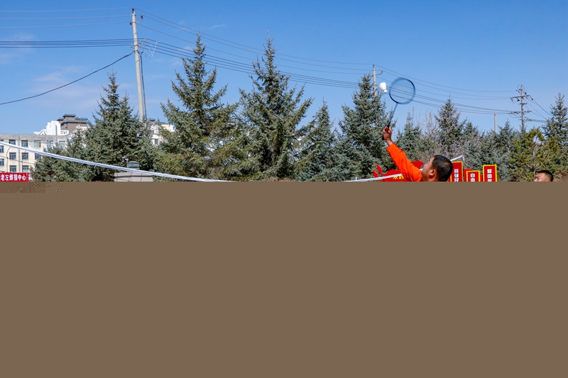 民乐公路段职工开展羽毛球比赛（杨明月  摄）.jpg