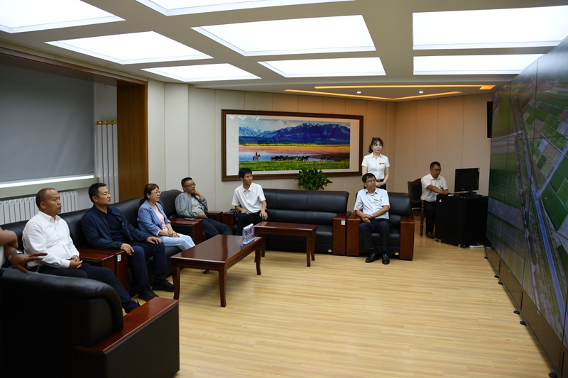 1598778784931914.jpg 观看专题片.JPG