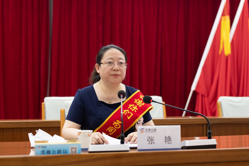 1588755648754124.jpg 张艳同志在分享战疫故事宣讲战疫精神.jpg