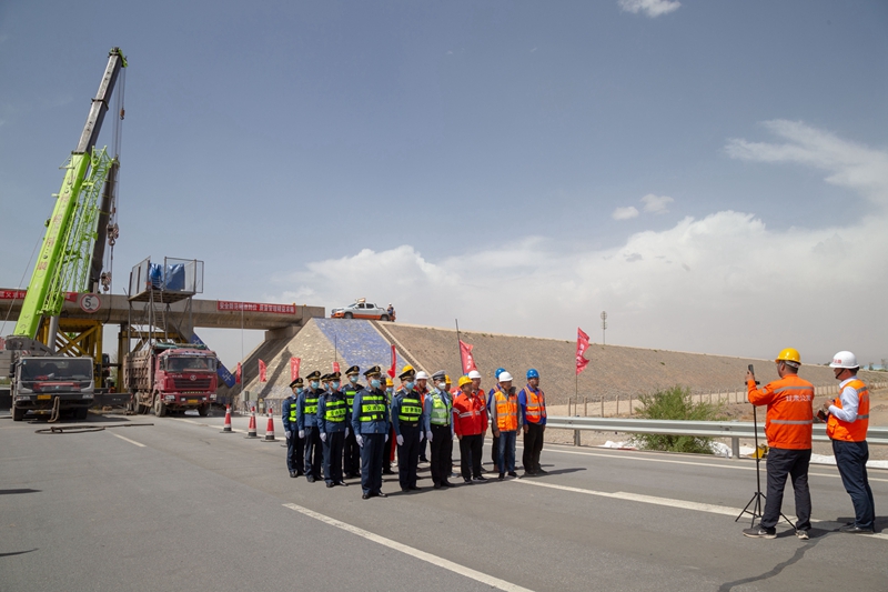 1589604900541562.jpg 5.应急演练现场与演练指挥部视频连线 张啸天 摄.jpg