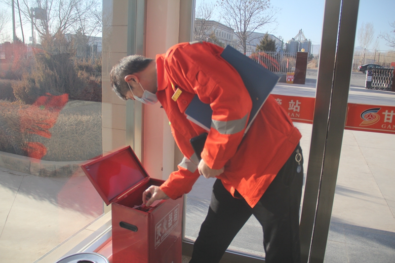 1612948656471735.jpg 检查灭火器.JPG