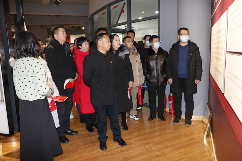 1610453485857319.jpg 1.参观张掖市家风教育馆(胡玲 摄).JPG