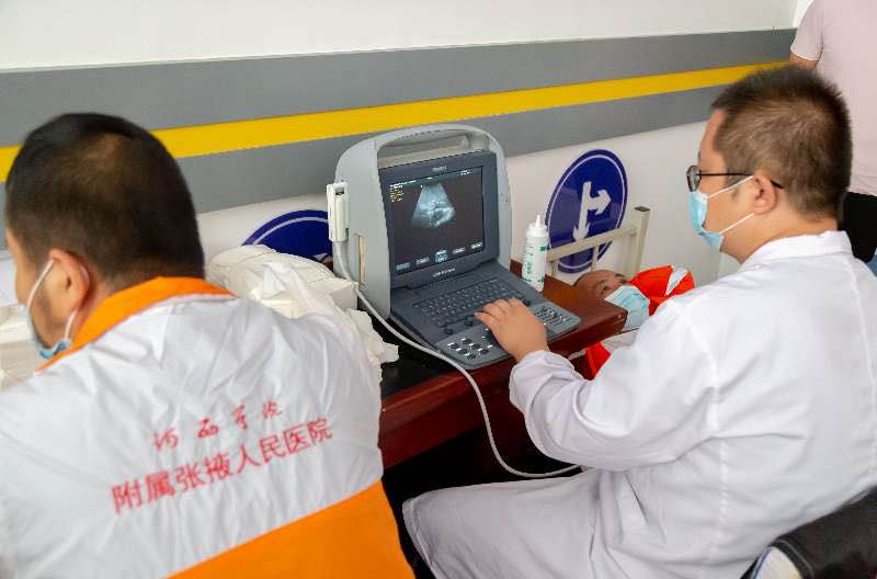 1595238480799486.jpg 做心脏彩超张啸天摄.jpg
