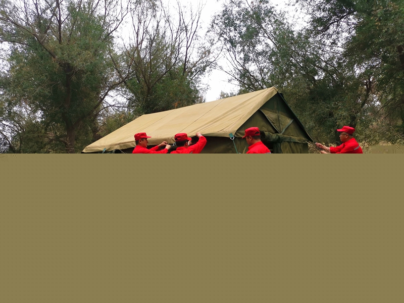 搭建帐篷.jpg