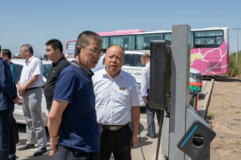 1598521284922950.jpg 6观摩石岗墩停车区新能源充电桩.jpg