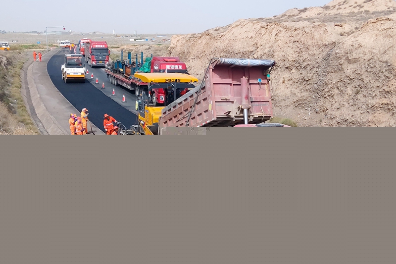 1622105542339222.jpg 高台段油路修补现场.jpg