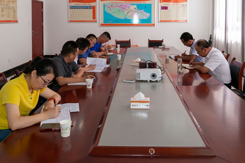 1628081169778149.jpg 召开座谈会.jpg