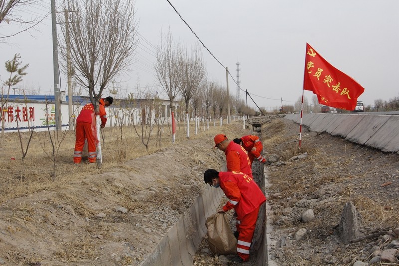 1616750381821045.jpg 共同捡拾管养路段垃圾.JPG