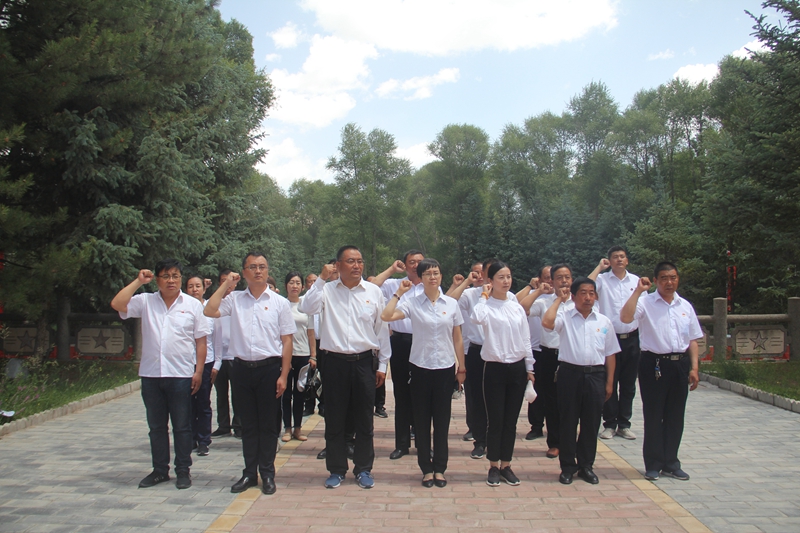 1593423817109933.jpg 重温入党誓词.JPG