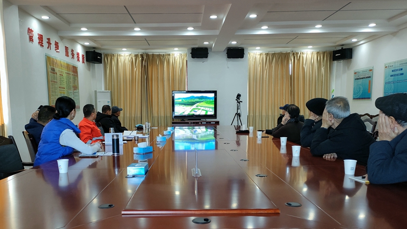 1610453410960041.jpg 3.集体观看短片(成建花 摄).jpg