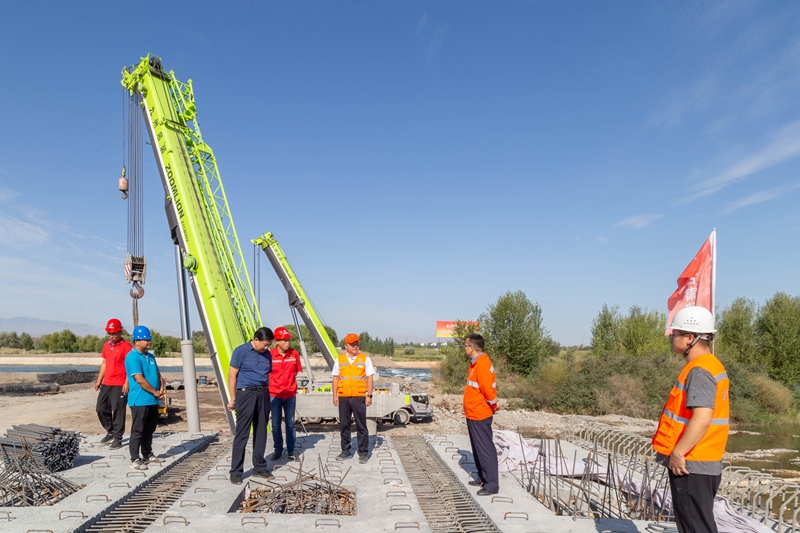 实地查看工程进展情况 (1).jpg