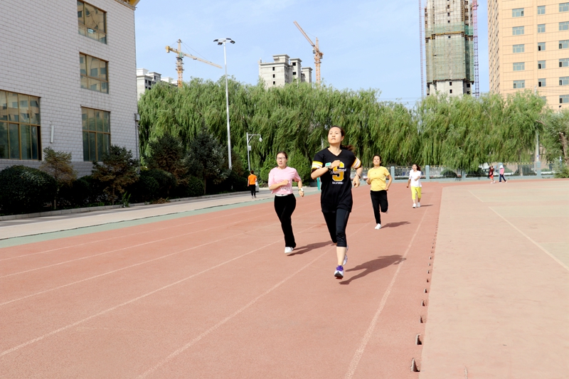 1596187232663082.jpg 女子800米短跑.JPG