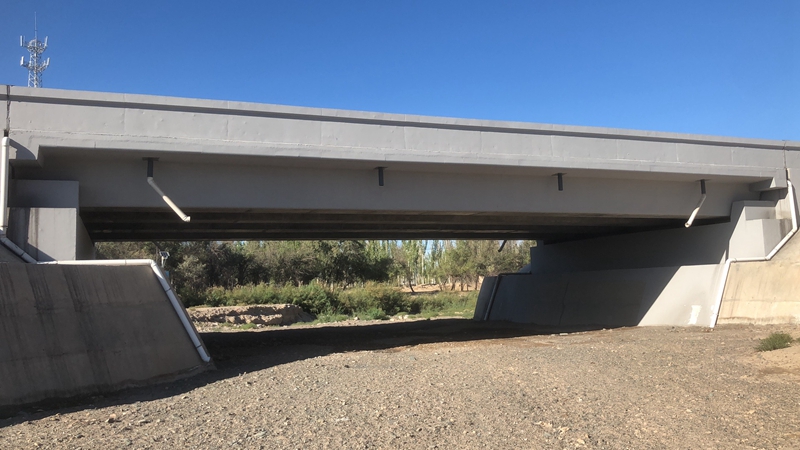 碱泉子桥防腐涂装.JPG