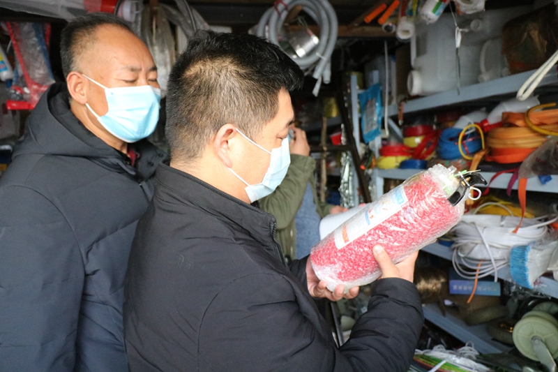 1611655715954055.jpg 检查门店灭火器使用情况.JPG