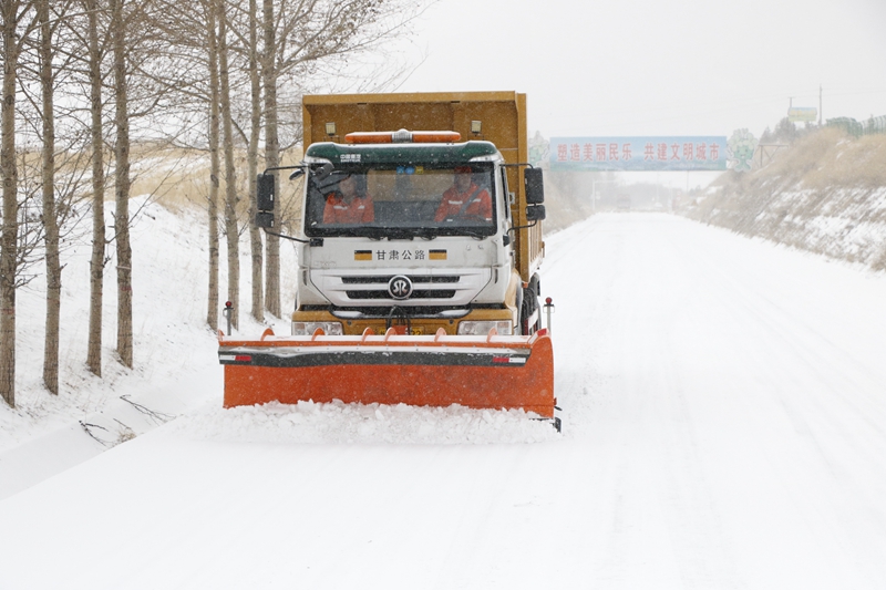 1575020257536383.jpg 5.G227线除雪保畅(陈银国 摄).JPG