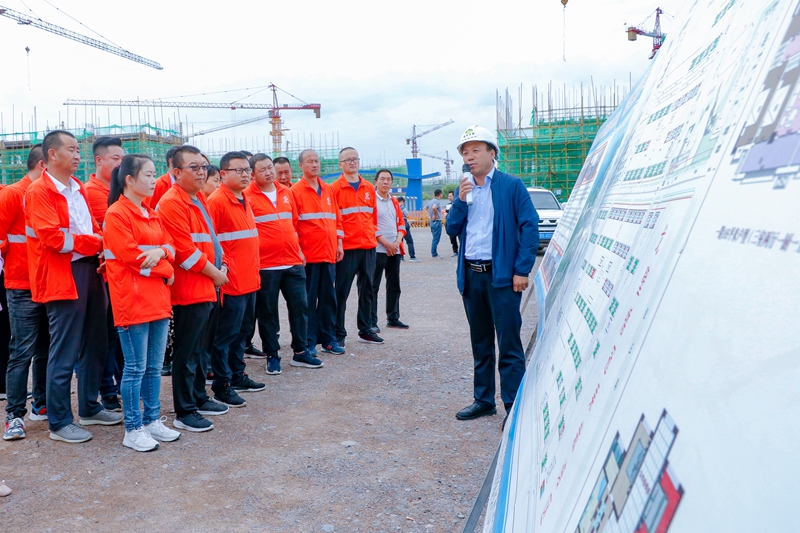 1596793451437007.jpg 民乐公路段组织干部职工参观民乐县生态宜居搬迁小镇项目建设(温生伟 摄).jpg