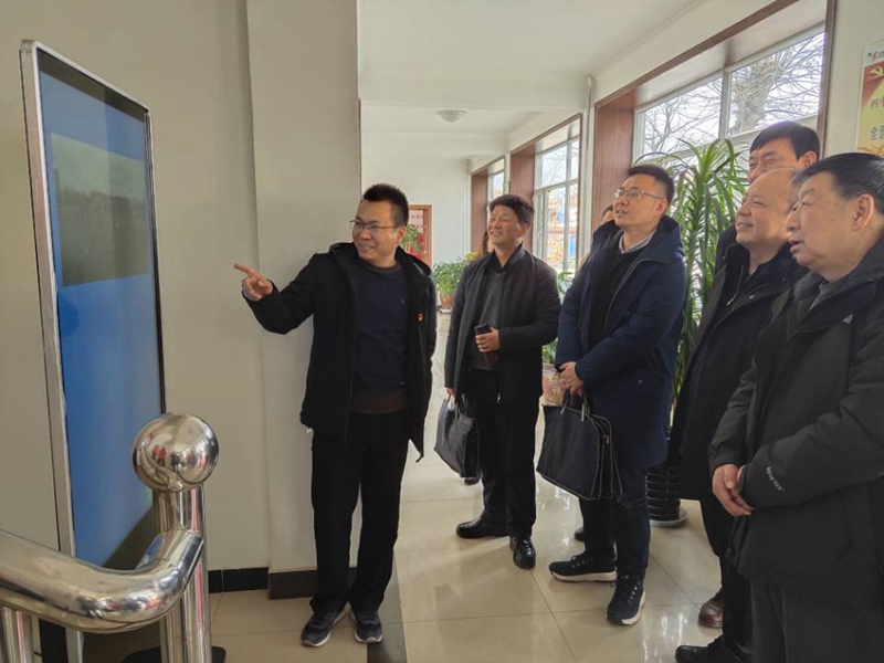 1577437889898211.jpg 2高台段党支部书记为巡察组讲解电子信息平台模块组成及其应用情况.jpg