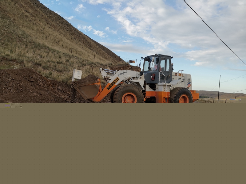 机械清理泥石流  马健 摄.jpg