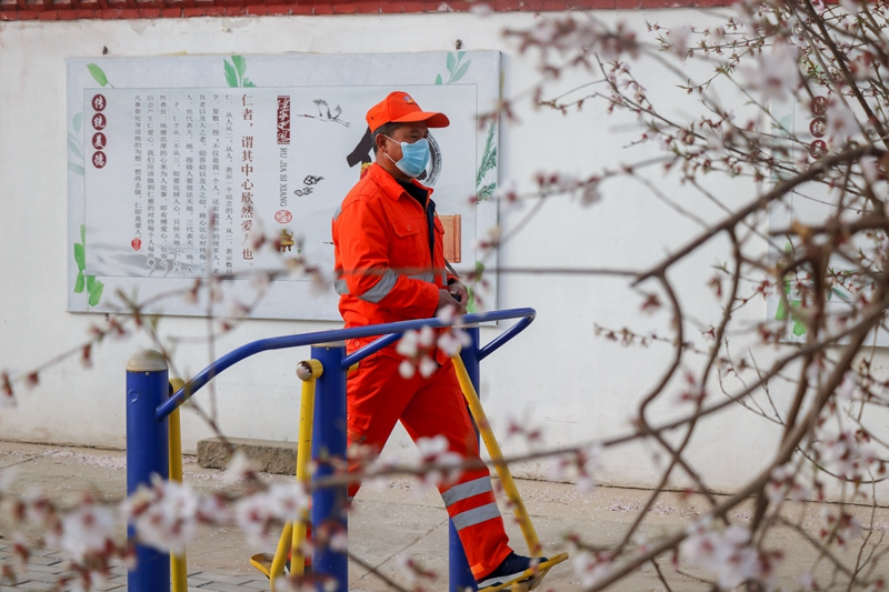 1587721292775106.jpg 舒展身体。周永祥 摄.jpg