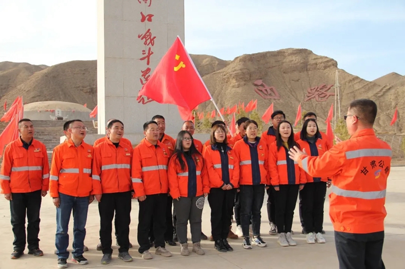 1618822974185413.jpg 齐唱红色歌曲.jpg