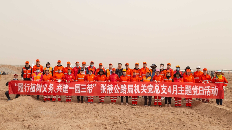 1586601216808970.jpg 合影留念 张啸天 摄.jpg