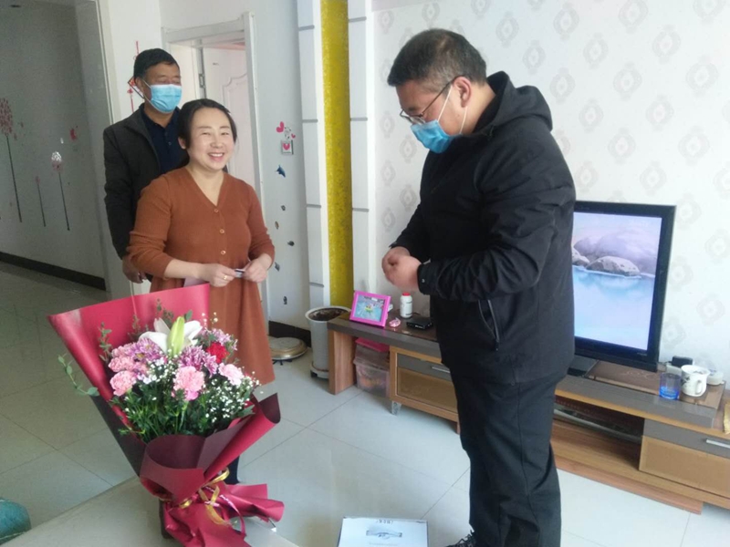 1586501627663338.jpg 慰问庞俊梅.jpg