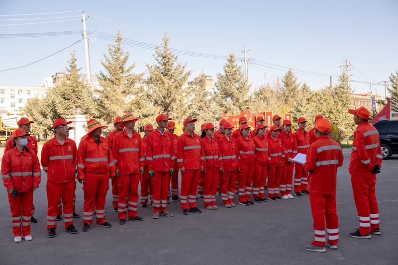 1620976576701401.jpg 机关人员参与岗前安全交底(钟晓亮 摄).jpg