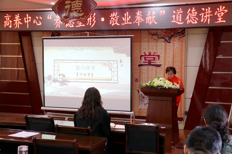 1587721474659717.jpg 职工代表上台讲身边敬业故事.jpg