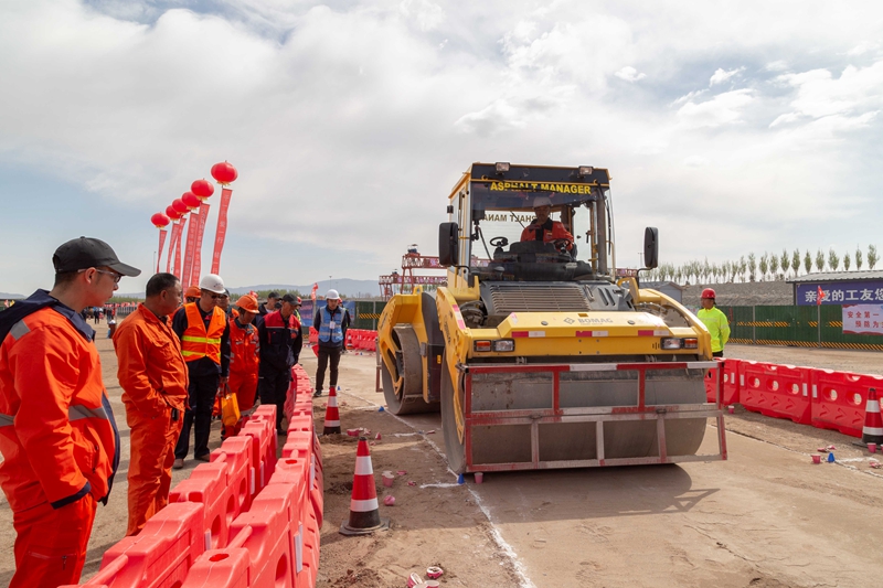 1619707157417536.jpg 压路机项目比赛.jpg