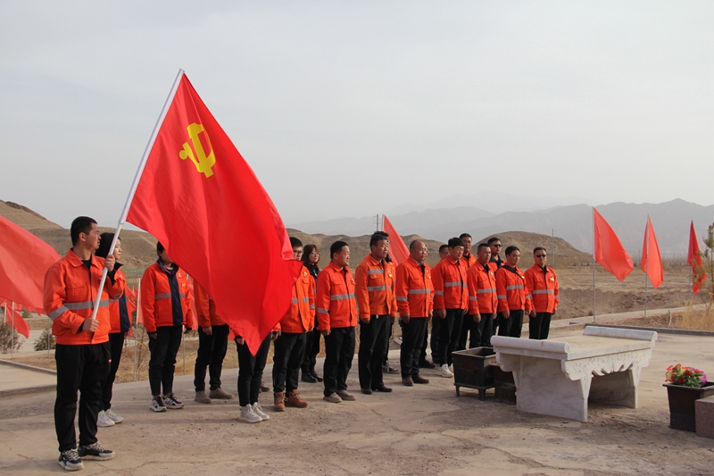 1617701128277892.jpg 6.向革命烈士默哀致敬 陈世磊 摄.JPG