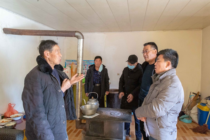 1607678094574657.jpg 了解帮扶群众生活状况.jpg