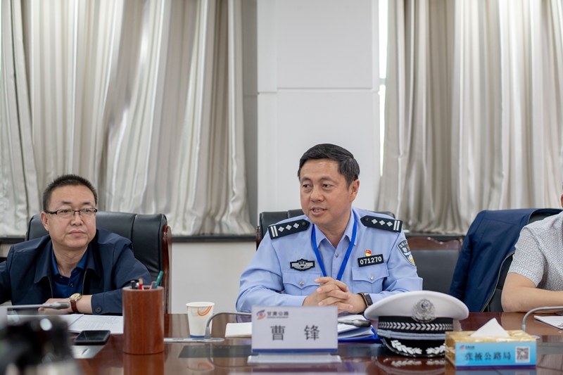 1589605089652719.jpg 9张掖市公安局交警支队政委曹锋点评本次演练.jpg