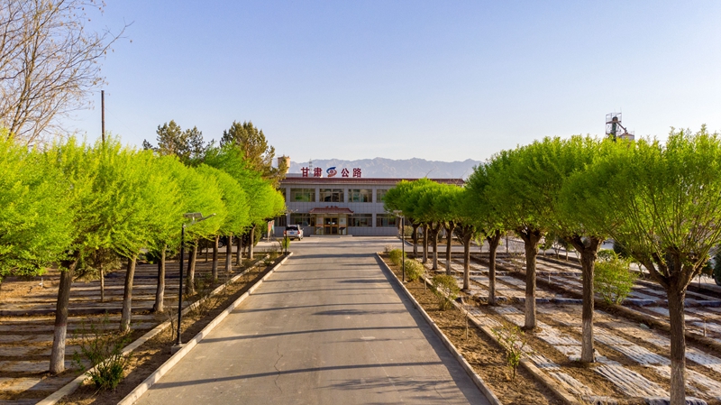 1587721025478413.jpg 春日里的高台公路段。张啸天 摄.jpg