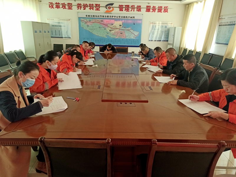 1616145493856758.jpg 进行闭卷理论考试李少飞.jpg