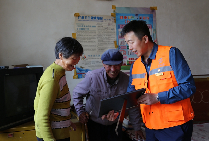 1631845416767355.jpg 老伴儿,我们看起来真精神.JPG