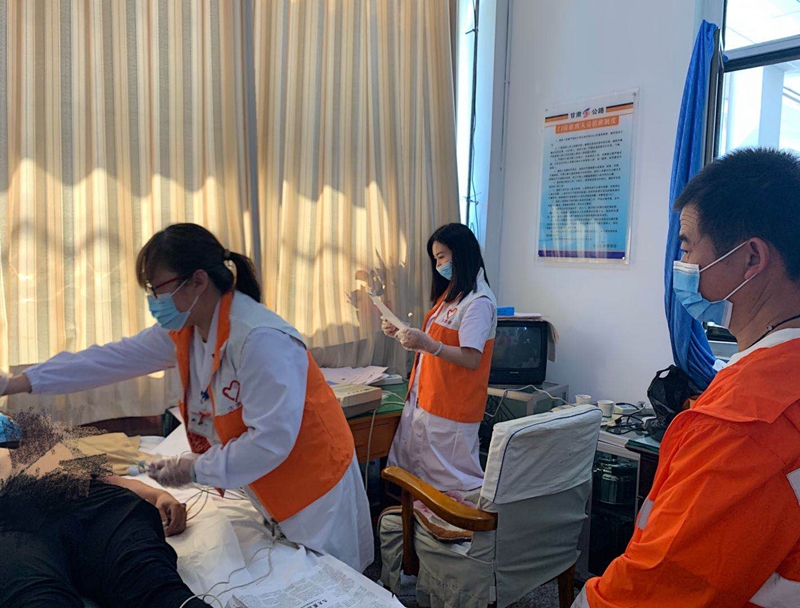 1595238465835253.jpg 做心电图唐俊摄.jpg