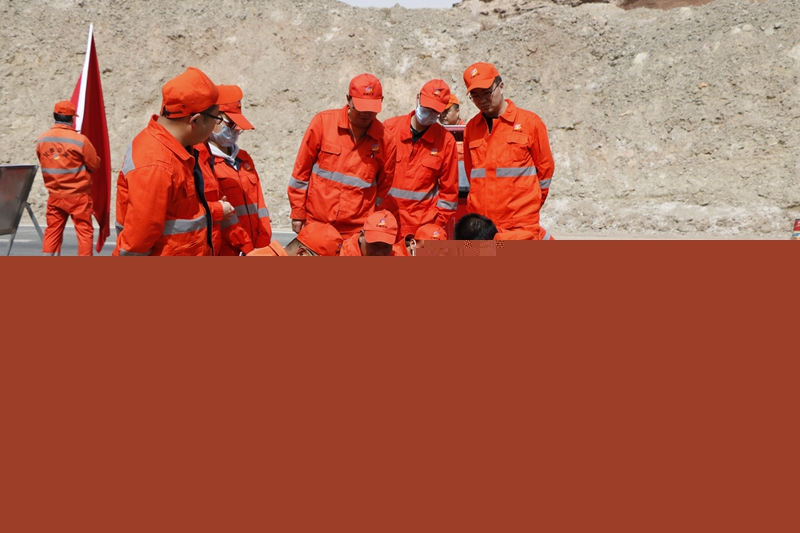 1616493689841724.jpg 民乐段与山丹段技术人员现场交流养护施工经验(陈银国 摄).JPG