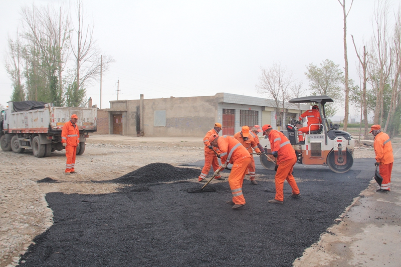 1620976289336809.jpg 人工铺筑平交道口.JPG