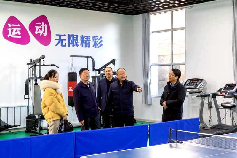 1610099487492019.jpg 3.实地察看离退休职工活动中心.jpg