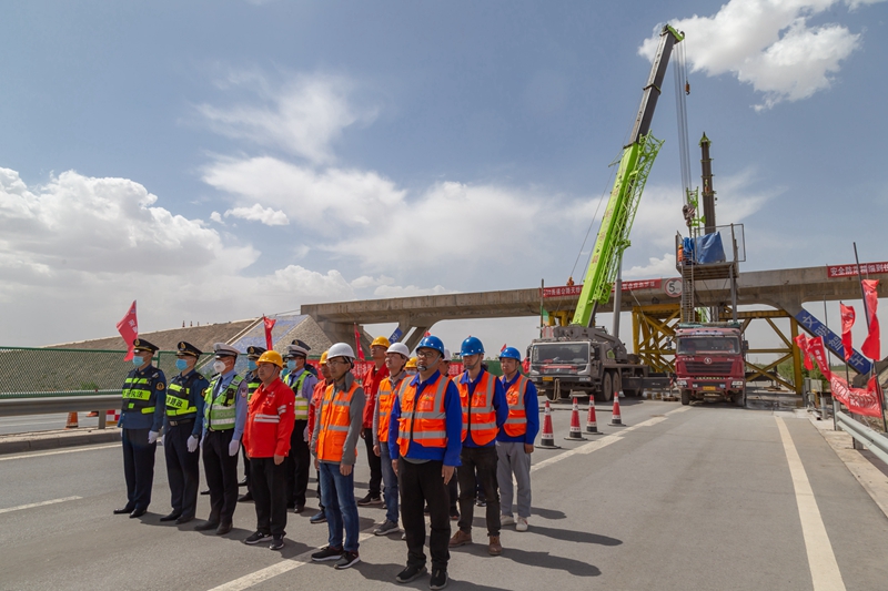 1589604881450795.jpg 3.应急演练现场人员整装待发 张啸天 摄.jpg