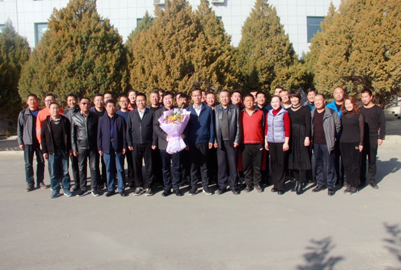 1605606017465594.jpg 欢送退休职工合影.JPG