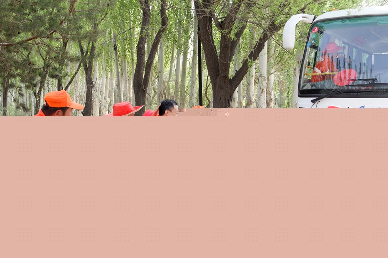 1622105484620057.jpg “下一线”干部与职工谈心.jpg