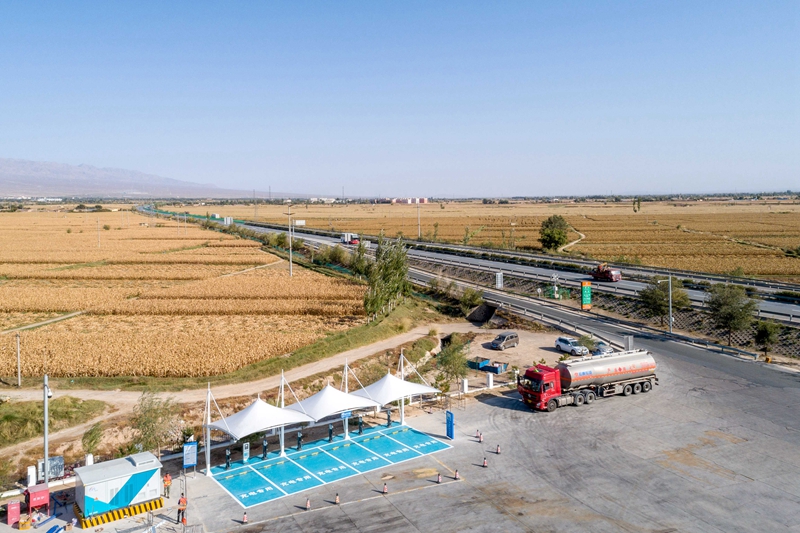 1602468482712872.jpg 1.新能源汽车充电站全景.jpg