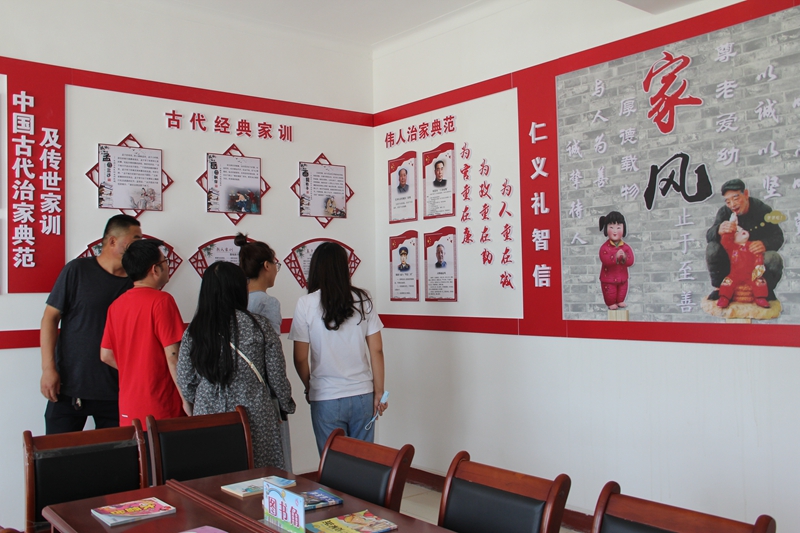 高台段团支部参观家风家训展厅.JPG