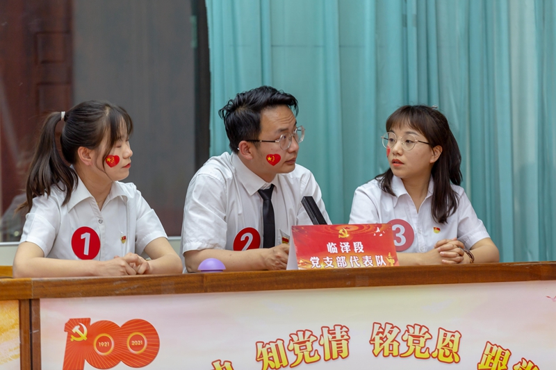 1622105889129886.jpg 参赛选手沉着应答.jpg