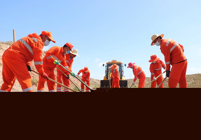 1623317537128520.jpg 填补路面坑槽.jpg