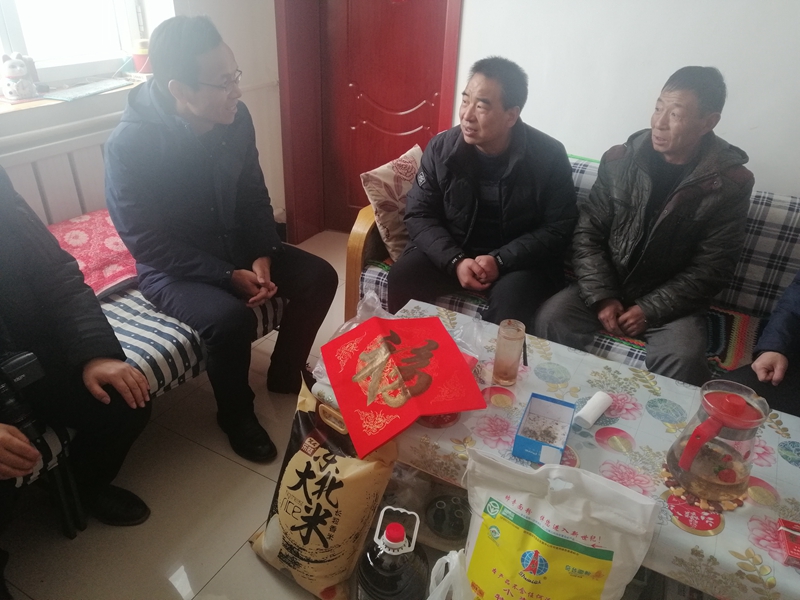 1579595830707919.jpg 纪委书记俞天枝慰问帮扶对象.jpg