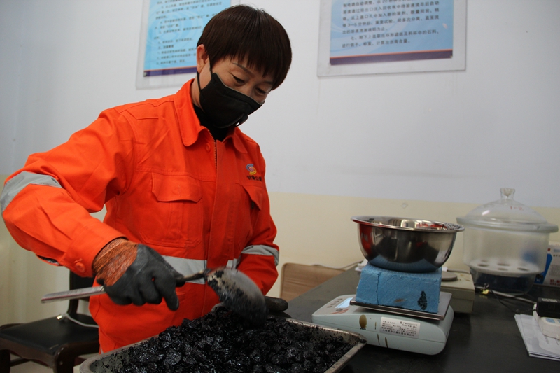 1619082705815746.jpg 4检测抽取样品.JPG