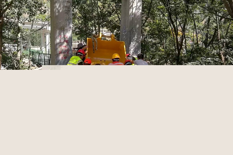 1598521745692597.jpg 帮助车辆脱困.jpg